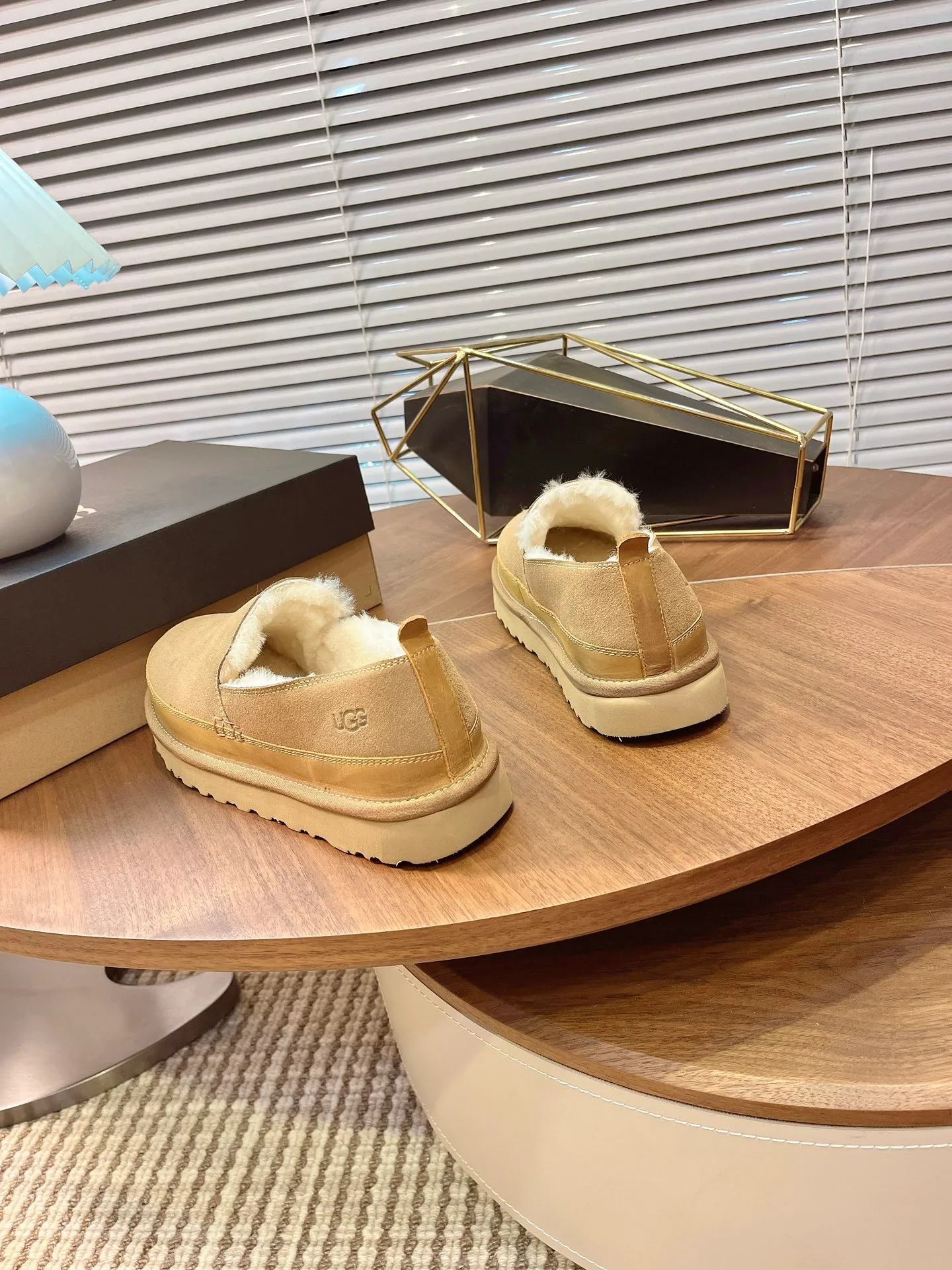 【UGG】 P: 520💰 Size: 39-45 2025 new style 𝑼𝑮𝑮•Men's ◾️. Men's winter snow boots and fur shoes. The matching coefficient is also 100%. 💥Good-looking✨Fully fashionable and full of aura when put on📈 Upper: High-quality cow suede Lining: Sheep fur integrated🐑Wool lining Outsole: EVA anti-slip outsole.